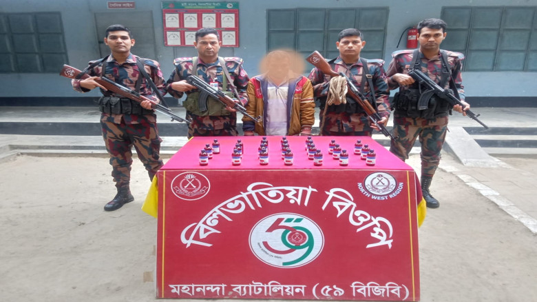 রুট পরিবর্তন করেও শেষ রক্ষা হলো না চোরাকারবারীর মাদকদ্রব্যসহ