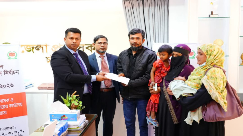 সড়কের পাশে উদ্ধার হওয়া দুই শিশুর দায়িত্ব নিলেন জেলা প্রশাসক চট্টগ্রাম...