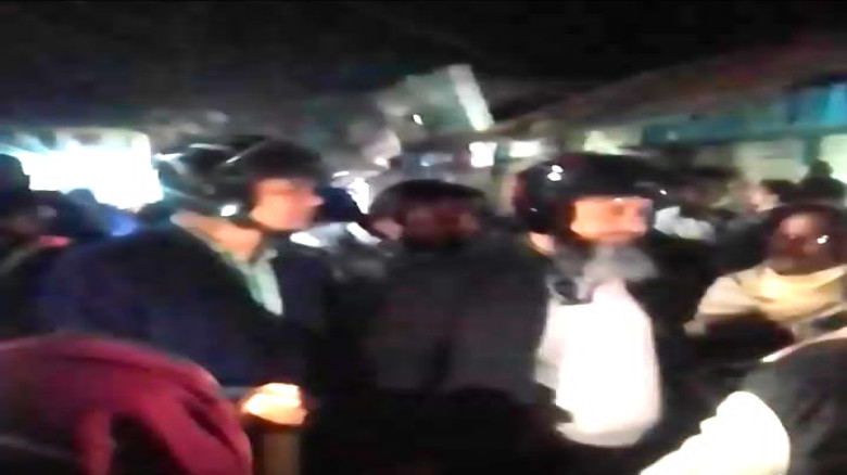 রাজৈরে বিয়ে বাড়িতে উচ্চস্বরে গান বাজানো নিয়ে ব্যাপক সংঘর্ষের ঘটনা ঘটেছে...