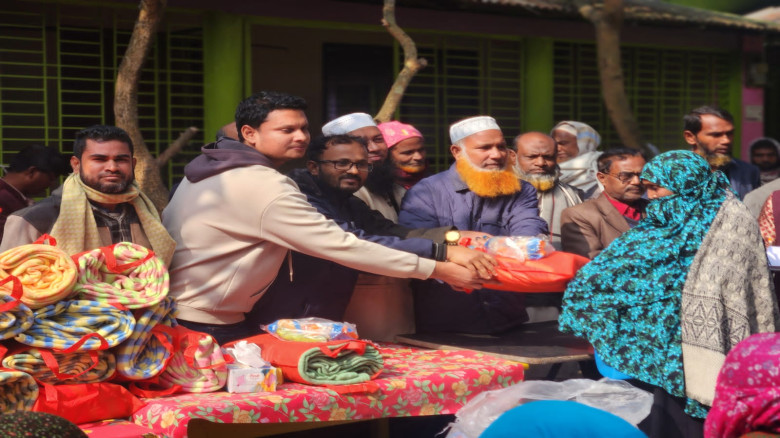 মধুপুরে মানবতার মেলবন্ধন" হোয়াটসঅ্যাপ গ্রুপের পক্ষ থেকে অসহায়দের মাঝে শীত বস্ত্র কম্বল বিতরণ...