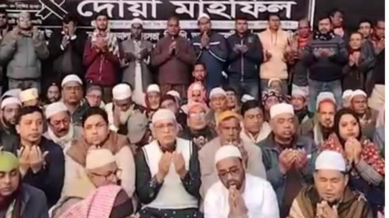 সাবেক প্রধানমন্ত্রী বেগম খালেদা জিয়ার রুহের মাগফিরাত কামনায় তানোরে দোয়া মাহফিল...