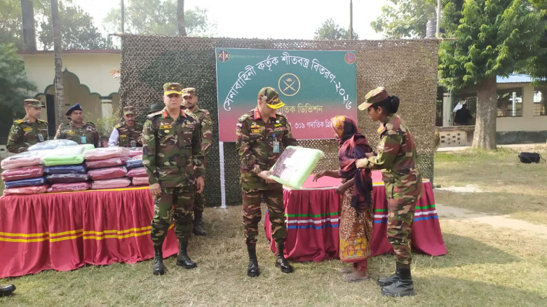 মধুপুরে সেনাবাহিনীর পক্ষ থেকে শীতবস্ত্র বিতরণ...