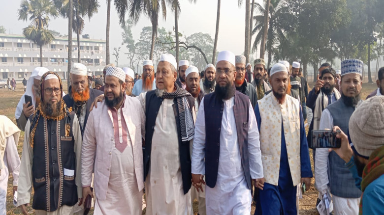 উজানী মাদ্রাসায় কবর জিয়ারতের মাধ্যমে নির্বাচনী প্রচার