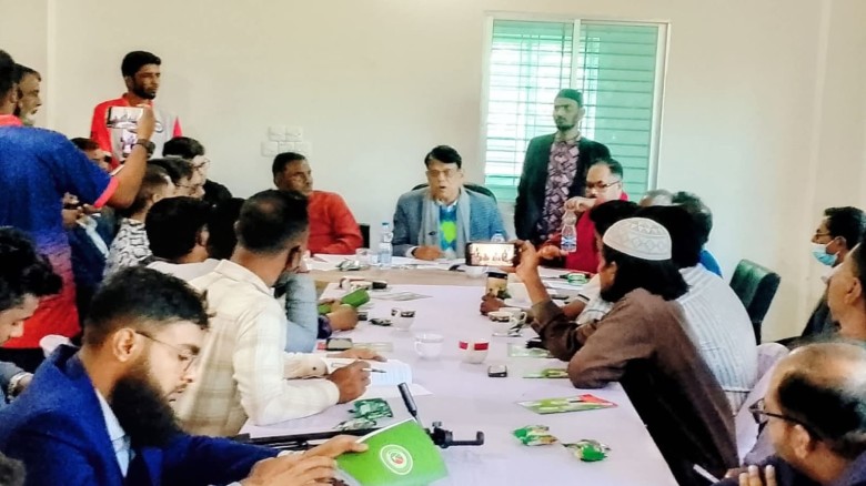জাতীয় পার্টির কেন্দ্রীয় ইশতেহার নিয়ে ঈশ্বরগঞ্জে সাংবাদিকদের সঙ্গে মতবিনিময়...