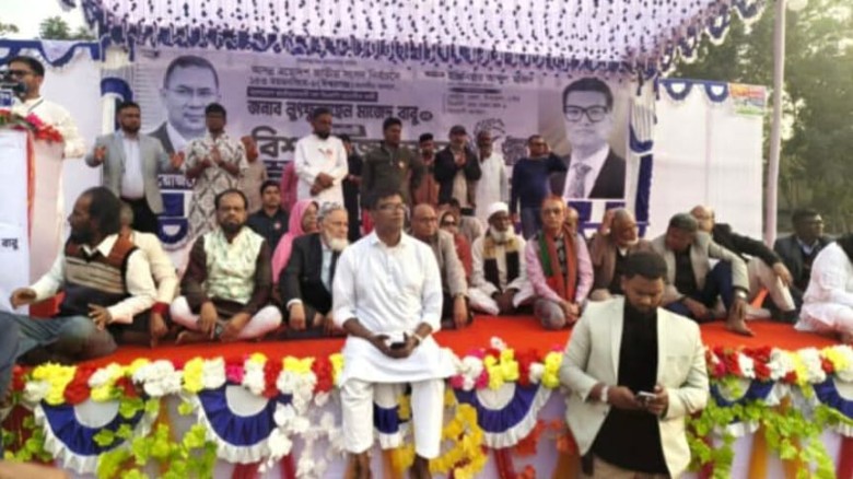 ১২ তারিখের পর কেউ চাঁদাবাজি করলে আমার লাশের ওপর দিয়েই করতে হবে” — মাজেদ বাবু...