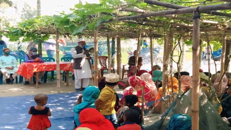 ভুরুঙ্গামারীতে গণমানুষের সঙ্গে কুশল বিনিময়ে এমপি আনোয়ারুল ইস