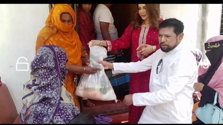 রাজৈরে উমার খালি গ্রামে অসহায়দের মাঝে ইফতার সামগ্রী বিতরণ ক