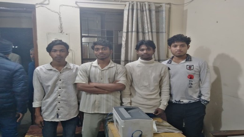 কচুয়ায় বিশেষ অভিযানে কিশোর গ্যাং সন্দেহে ৪ জন আটক