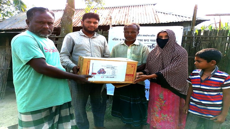 হেল্পিং সোসাইটির উদ্যোগে ফুলবাড়ীতে এতিম ও অসহায় পরিবারের মাঝ
