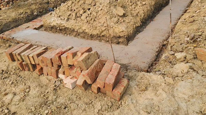 ভোলাহাটে ব্রাহ্মণ্য নগর মৌজায় গভীর নলকূপের কাজে ৪০ বছর আগের 