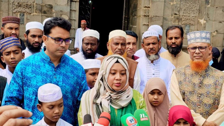 ঐতিহাসিক কুসুম্বা শাহী মসজিদ প্রাঙ্গণে হামদ-নাত ও কোরআন তেলা