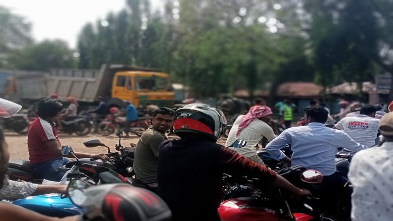 তেলের সংকটে মেসার্স রাবেয়া ফিলিং স্টেশন