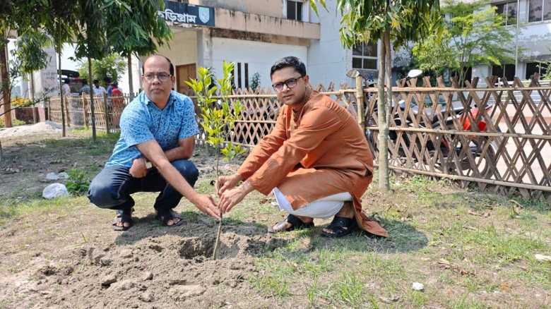 কচাকাটা থানা চত্বরে বৃক্ষরোপণ করলেন এএসপি সার্কেল...
