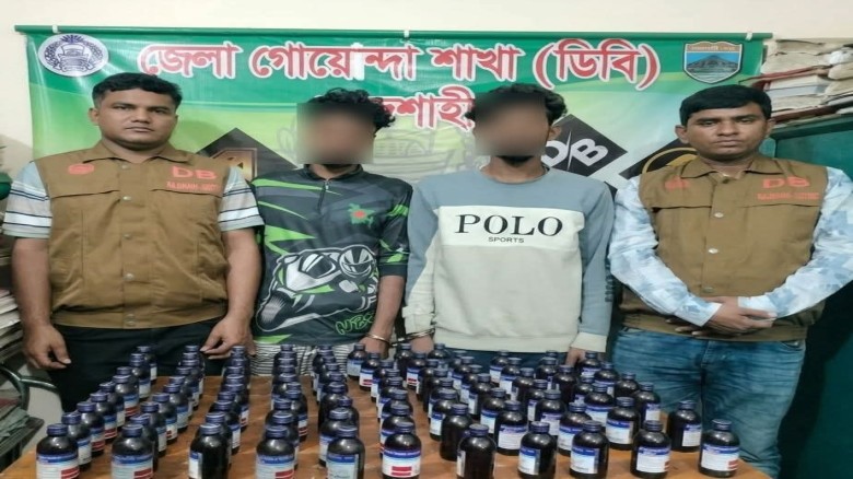 রাজশাহীর ডিবি পুলিশ কর্তৃক ১০০ বোতল ফেন্সিডিলসহ ২ জন গ্রেফতা