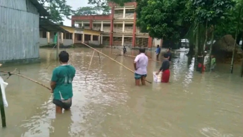 ঈশ্বরগঞ্জে বন্যায় ভাসছে স্কুল ও ফসলি জমি পানিবন্দি ছোটরাঘবপু