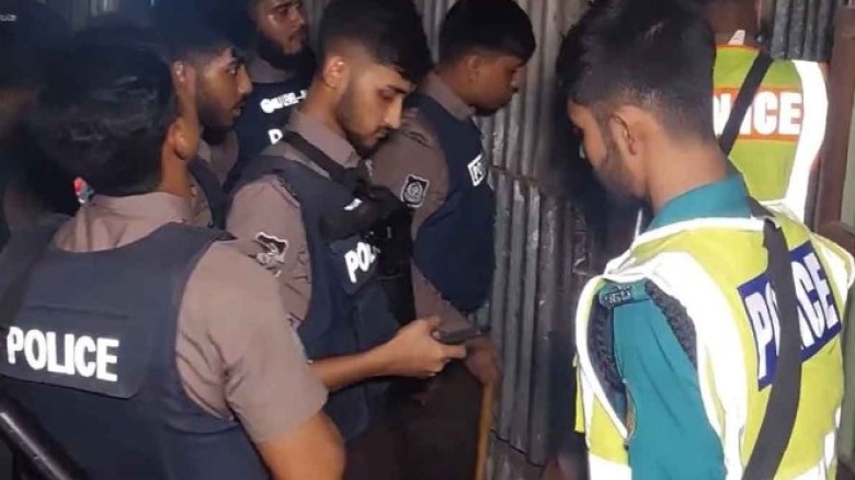 গাজীপুরে মাদকবিরোধী অভিযানে মিলল মাটির নিচে কক্ষ ও সুড়ঙ্গপথ