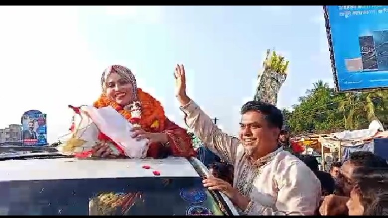 রাজৈরে সংরক্ষিত মহিলা আসনের মাদারীপুর ২ সংসদ সদস্য হেলেন জেরিন খান কে টেকের হাটে ফুলের শুভেচ্ছা...