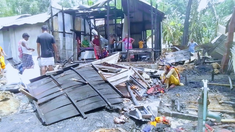 রাজৈরে ভয়াবহ অগ্নিকাণ্ডে ৯টি ঘরসহ  আগুনে পুড়ে মারা গেছে ২ ট