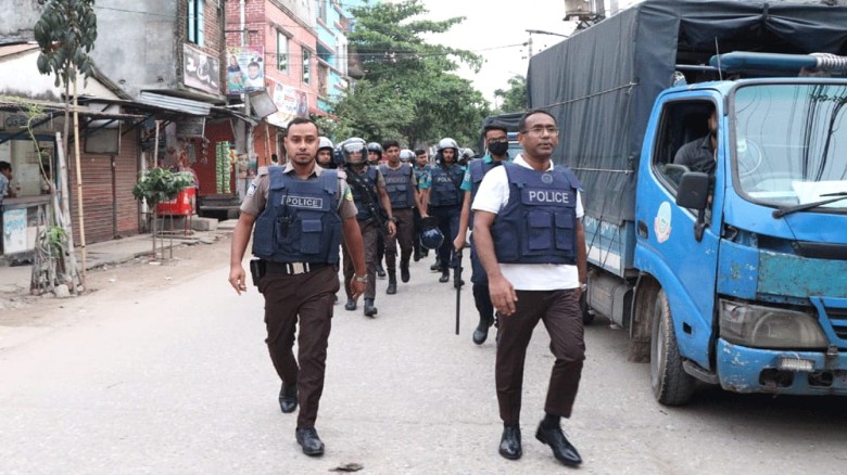 মাদকবিরোধী অভিযানে টঙ্গীর দুই বস্তি থেকে আটক ১৪ জন