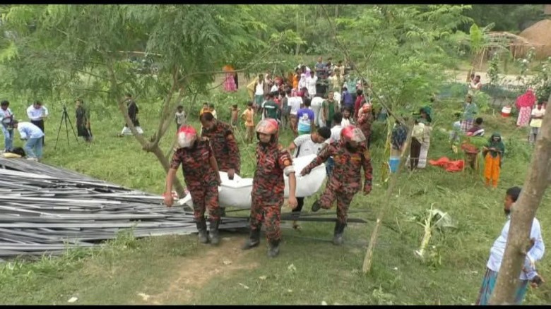 ঈদের ছুটিতে বাড়ি ফেরা হলো না, টাঙ্গাইলে ট্রাক দুর্ঘটনায় মান্