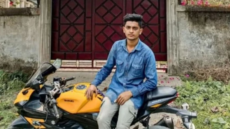 মুহূর্তেই নিভে গেল তরুণ প্রাণ, ঈশ্বরগঞ্জে সড়ক দুর্ঘটনায় নিহত