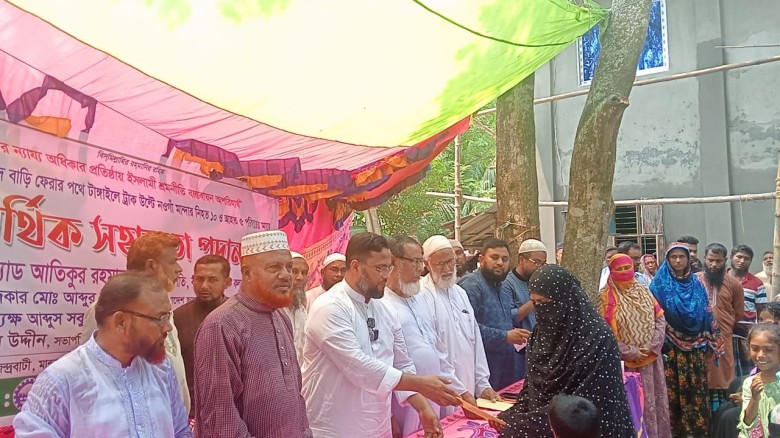 ঈদে বাড়ি ফেরার পথে দুর্ঘটনায় নিহত ও আহত পরিবারগুলোর মাঝে শ্র