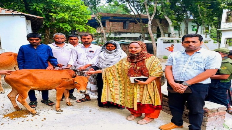 প্রান্তিক জনগোষ্ঠীর স্বাবলম্বিতায় গুরুদাসপুরে ব্র্যাকের ধানবীজ ও গবাদিপশু বিতরণ...