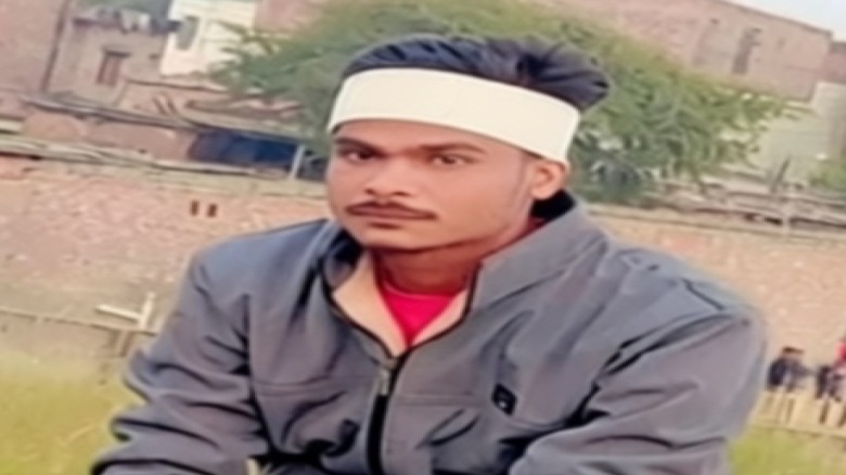 বাগমারায় মাদকসেবী আয়নুল মাতাল হয়ে হামলা চালিয়েছে মাদকব্যবসায়ী হারুনের উপর।...