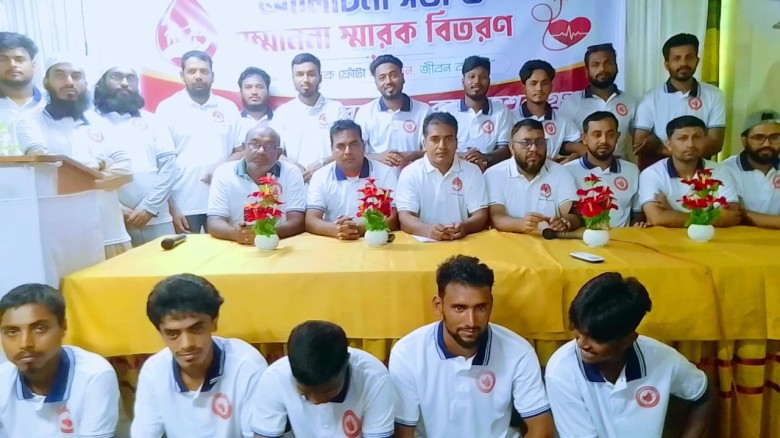 টেকেরহাটে রক্তদাতাদের সম্মাননা দিল নবজীবন ব্লাড গ্রুপ...