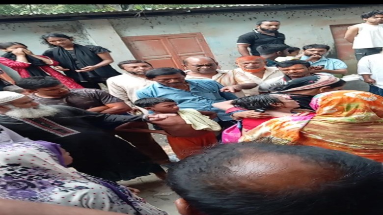 রাজৈরে ভাড়া বাসার বাথরুম থেকে মুমূর্ষ অবস্থায় এক মহিলা উদ্ধার...