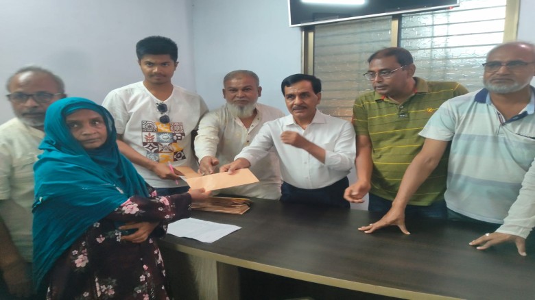 নওগাঁয় সংসদ সদস্যের ঐচ্ছিক তহবিল থেকে অনুদান ১ লাখ ৮৩ হাজার ৫০০ টাকা ৪১জনের মাঝে বিতরণ...