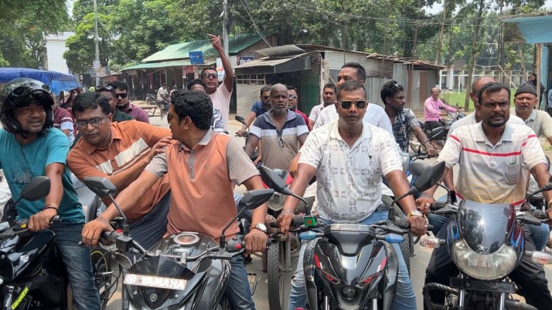 গুরুদাসপুরে যুবদলের শোডাউন, আওয়ামী লীগবিরোধী অবস্থানের ঘোষণা