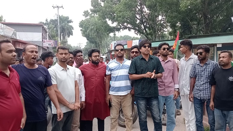 গুরুদাসপুরে সাবেক মেয়র মশিউর রহমান বাবলুর  নেতৃত্বে  মোটরসাই
